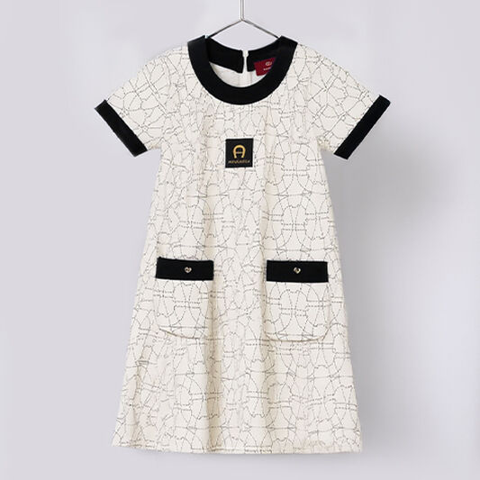 تيشيرتات وتوبات