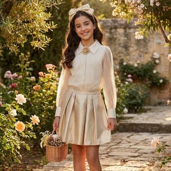 طقم تنورة مزين باللون العاجي و الذهبي للبنات 