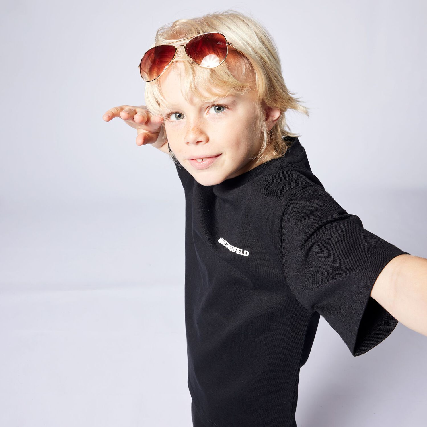 تي شيرت بالشعار باللون أسود للأولاد, 1, hi-res image number null