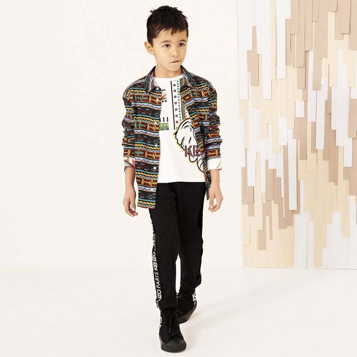 بنطلون بالشعار باللون الاسود للاولاد, 1, hi-res