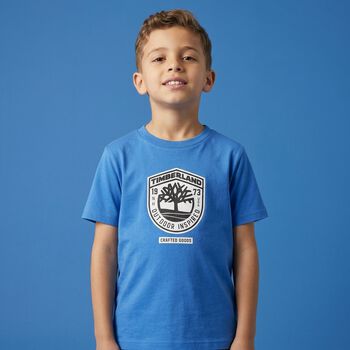 تيشيرت للأولاد بالشعار باللون الأزرق