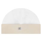 طقم هدايا ملابس أطفال وقبعة ومريلة بشعار باللونين البيج والأبيض, 1, hi-res