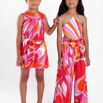 بدلة  للبنات باللون الوردي بشعار 