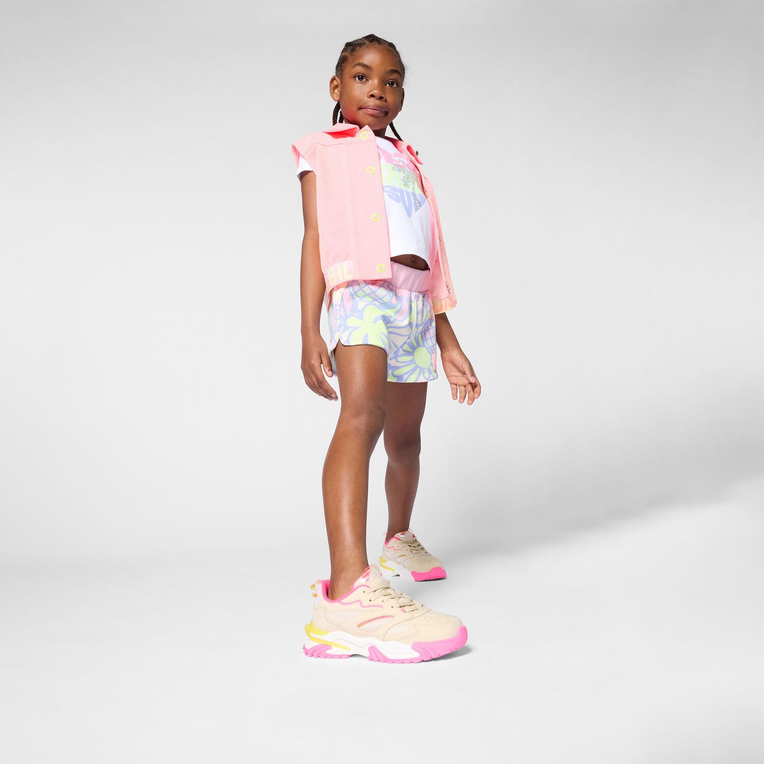 تيشيرت بنات بالشعار باللون الأبيض مرصع بأحجار الراين, 1, hi-res