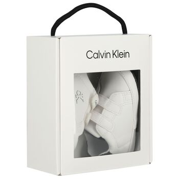 حذاء أبيض بشعار للأطفال قبل المشي