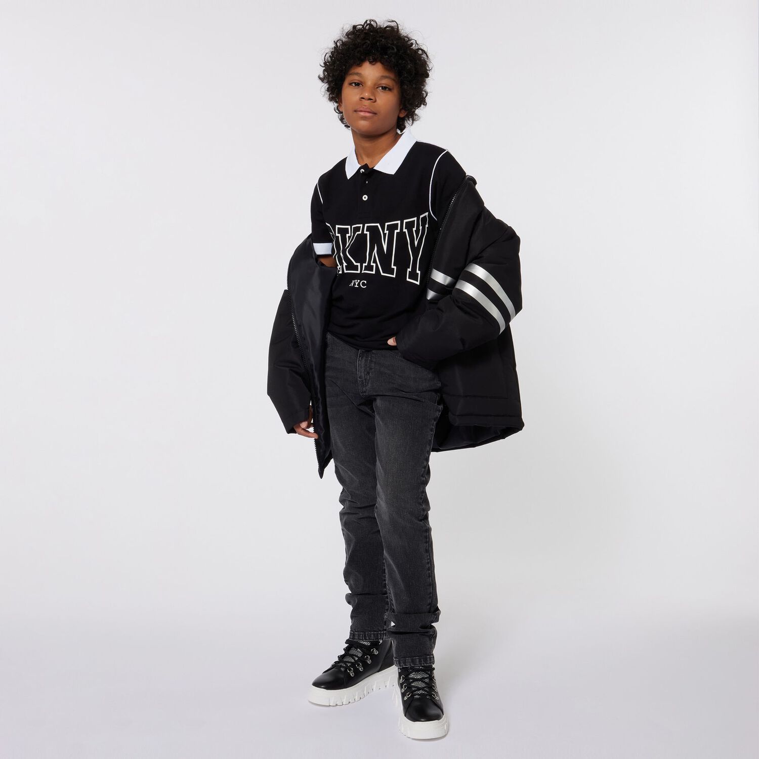 تيشيرت أولاد بولو بالشعار باللون الأسود, 1, hi-res