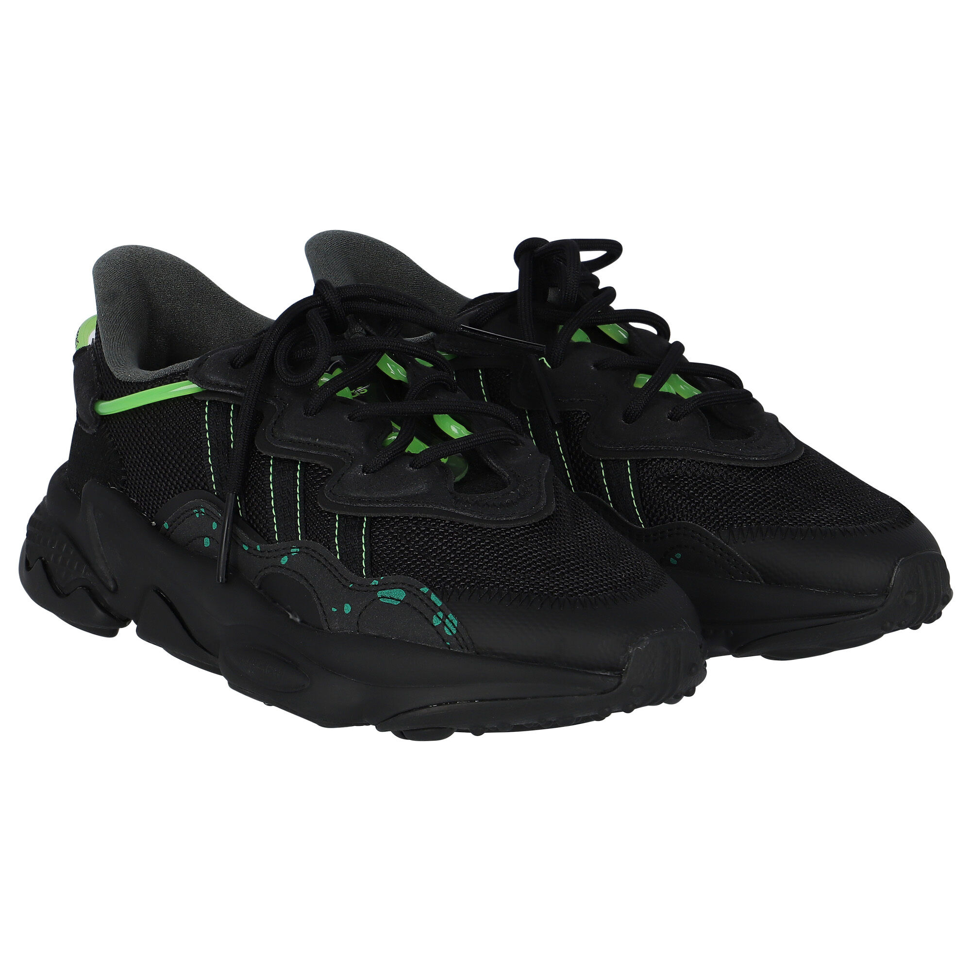 Ozweego black top