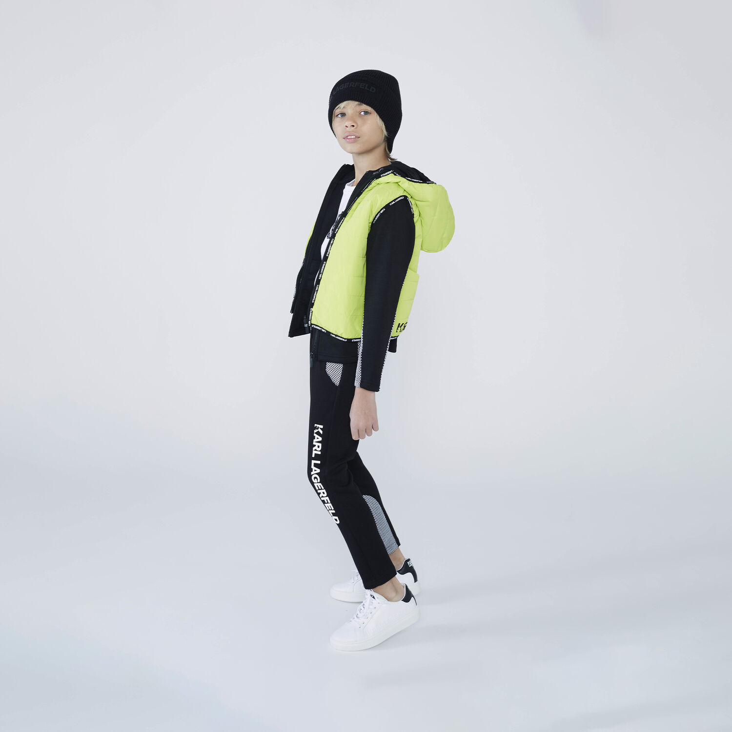 بنطلون رياضي بالشعار باللون الأسود للأولاد, 1, hi-res