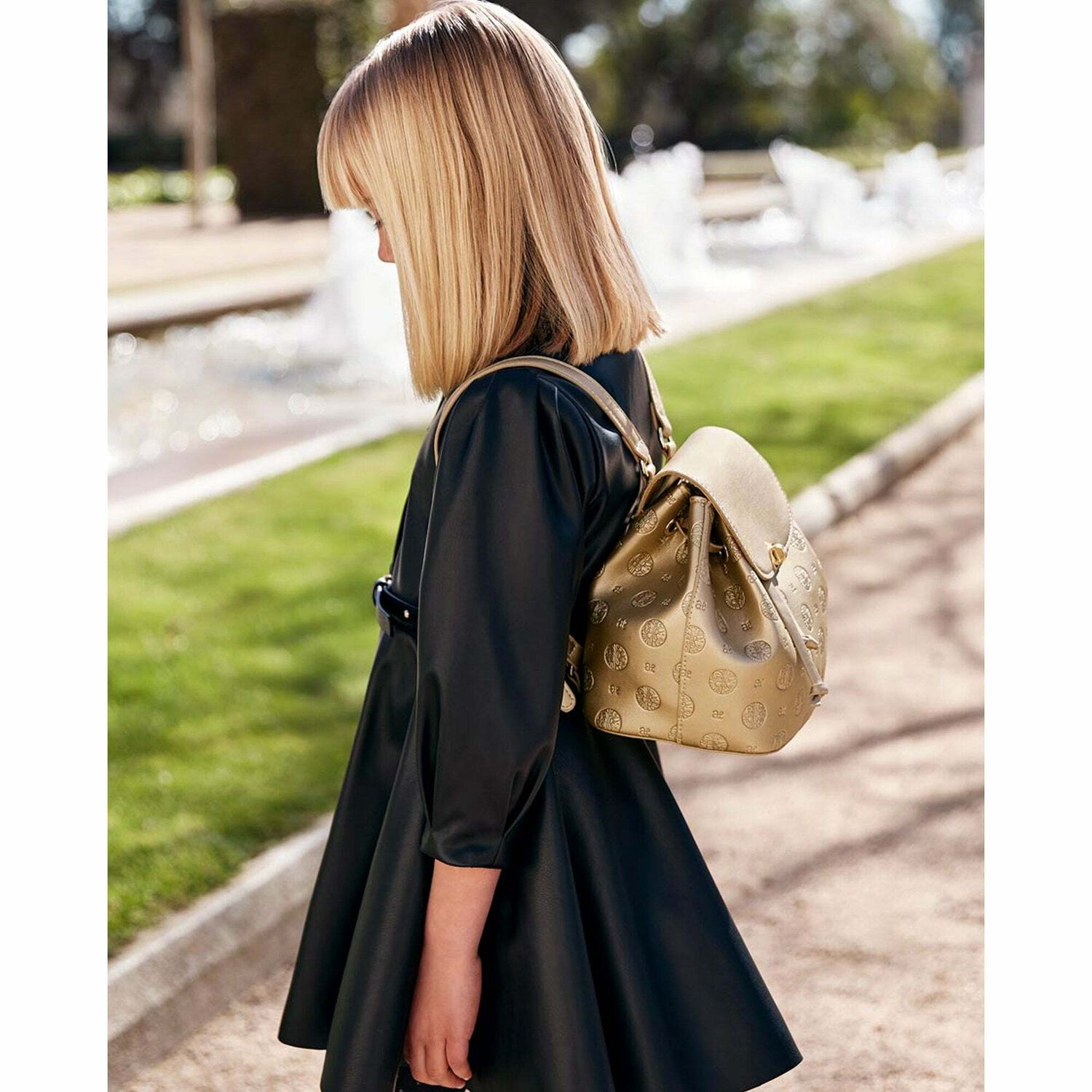 حقيبة ظهر بالشعار باللون الذهبى للبنات, 1, hi-res