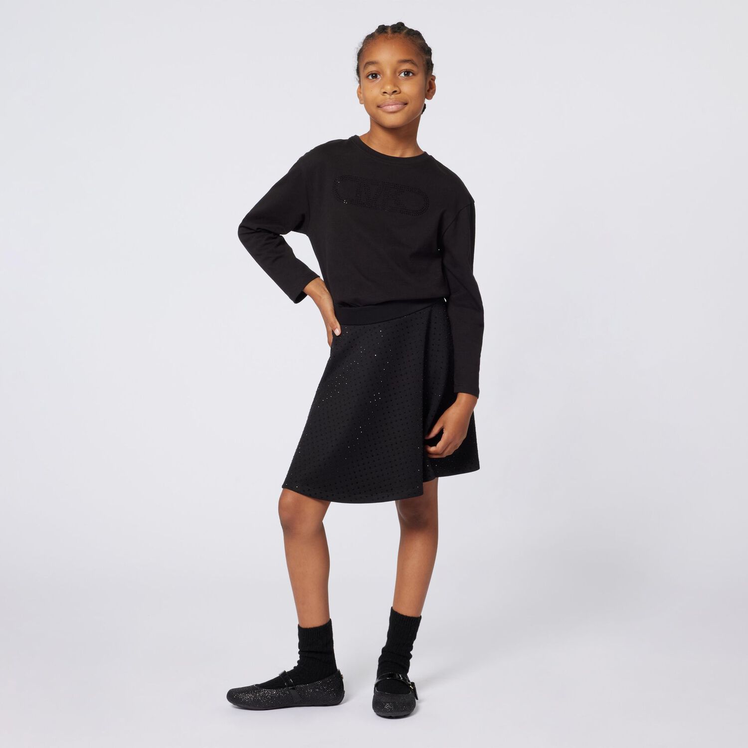 جاكيت بنات باللون الاسود بأكمام طويلة وشعار, 1, hi-res