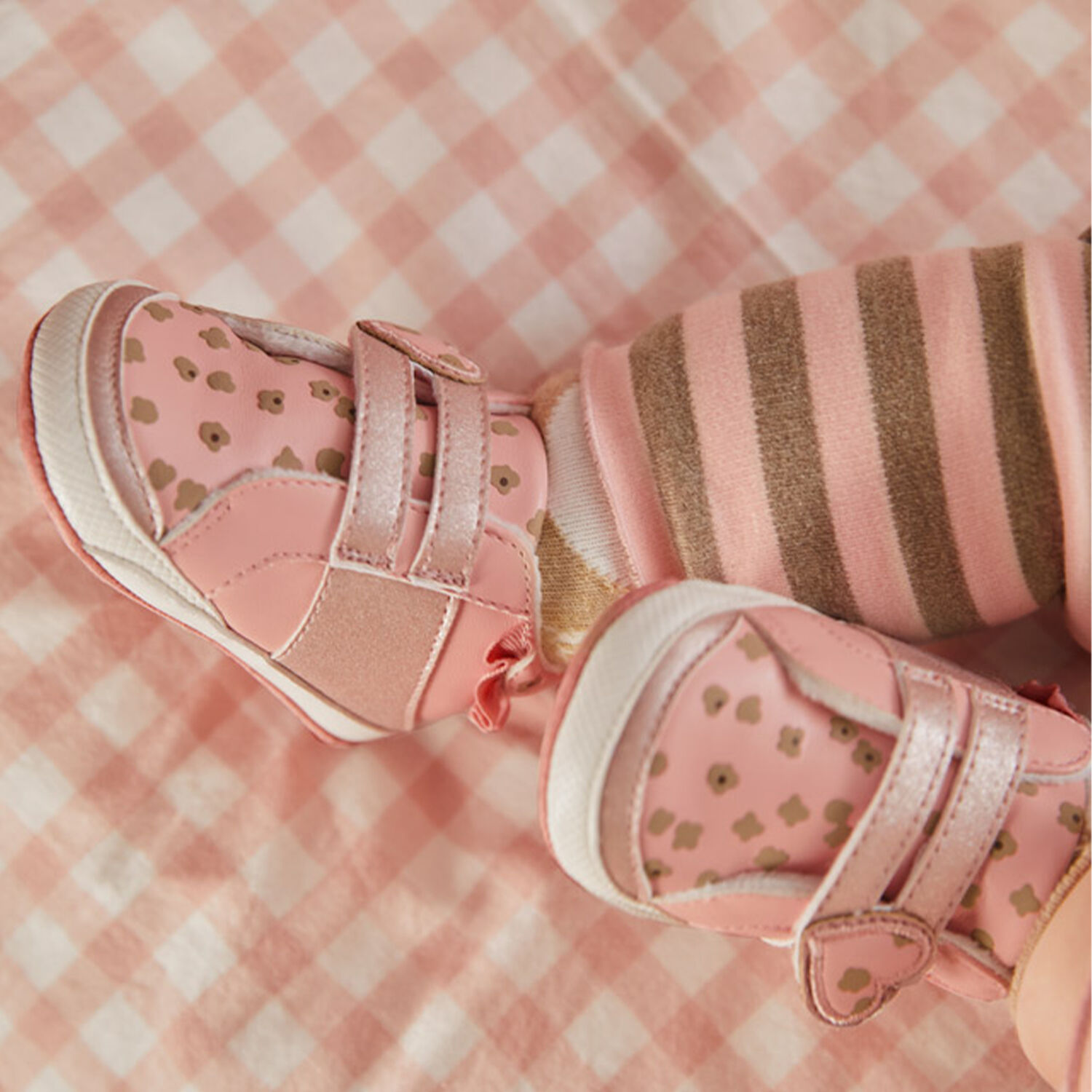 Baby Girls Pink Heart Pre Walker Shoes, 1, hi-res image number null