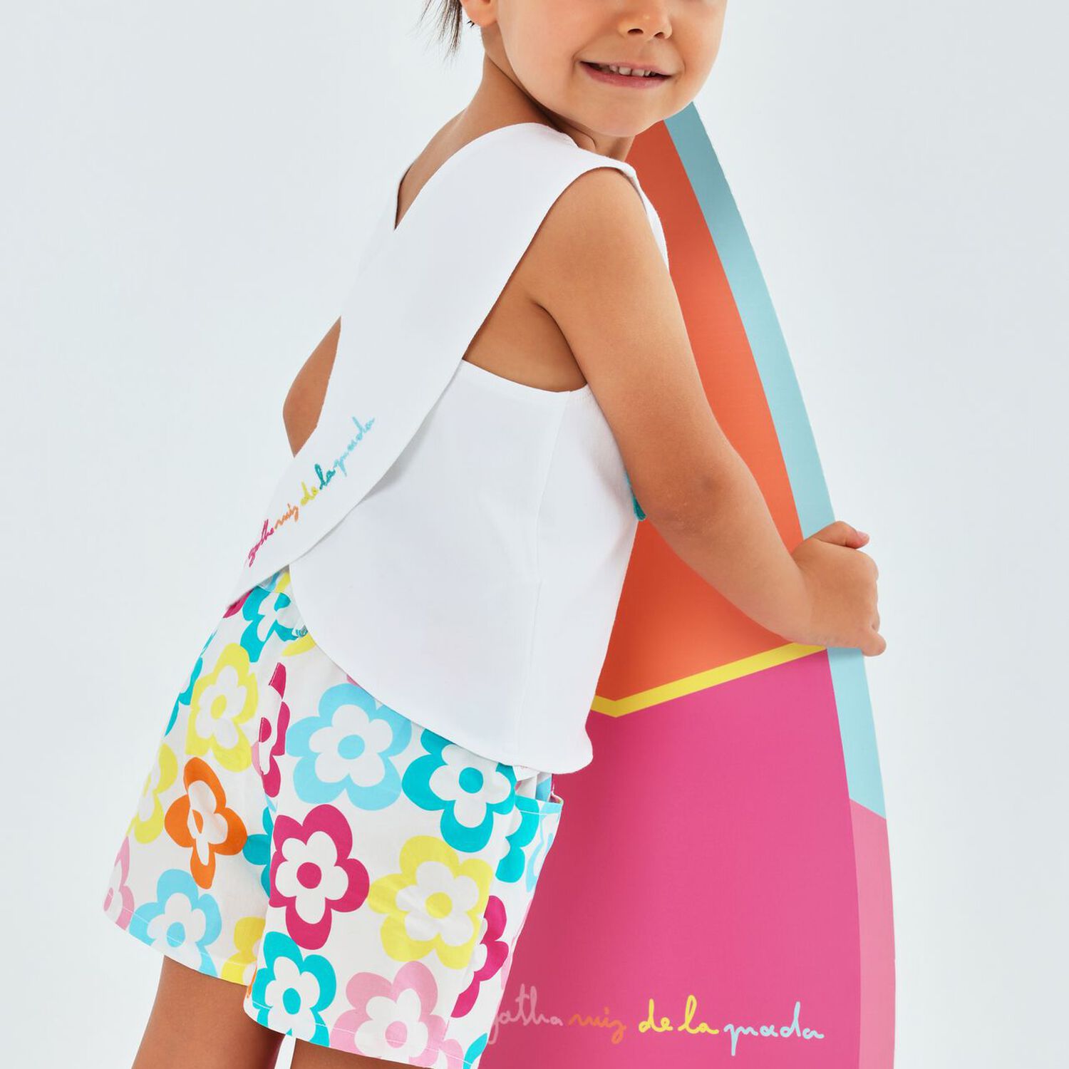 طقم شورت باللون الابيض مزين بالزهور للبنات, 1, hi-res