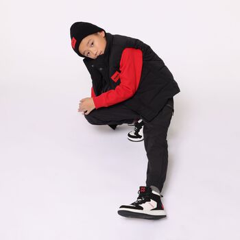 حذاء أولاد رياضي بالشعار باللون الأسود  و الأبيض