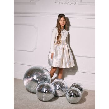 فستان بنات بفيونكة باللون العاجي والذهبي