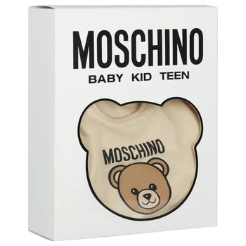 طقم هدايا للأطفال الرضع يتضمن قبعة ومريلة بشعار دب تيدي بيج