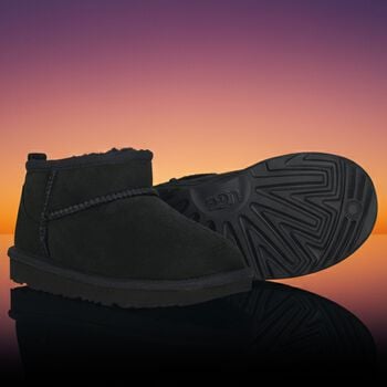 بوت صغير للاطفال من الشواه الكلاسيكى باللون الاسود 