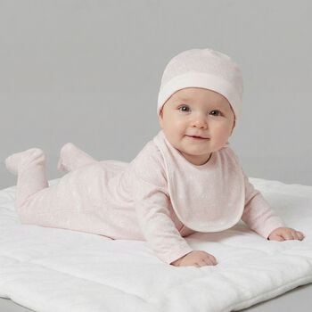 طقم ملابس نوم للبنات الصغيرات باللون الوردي مع شعار العلامة التجارية