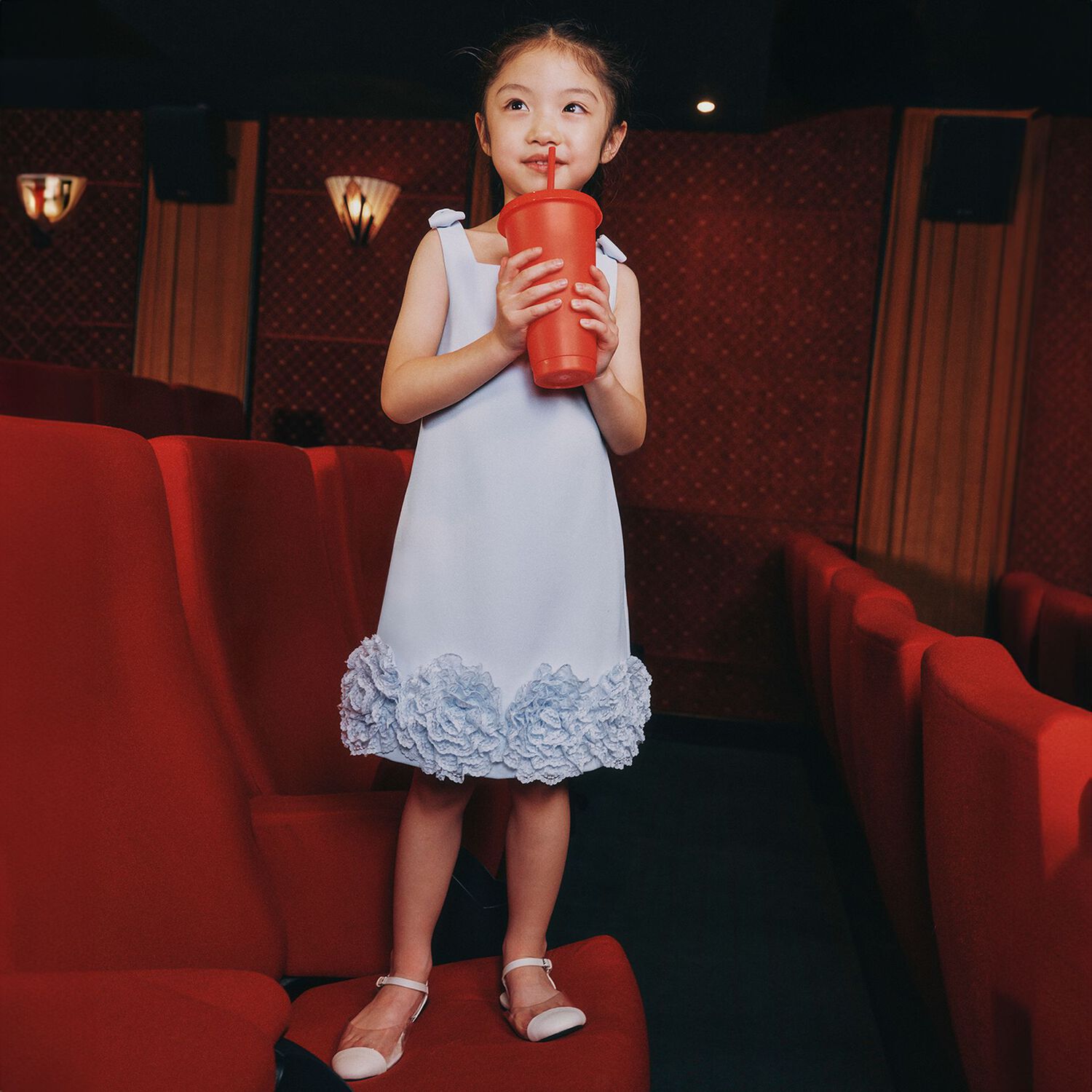 فستان بناتي باللون أزرق من الدانتيل الزهري الكريب, 1, hi-res