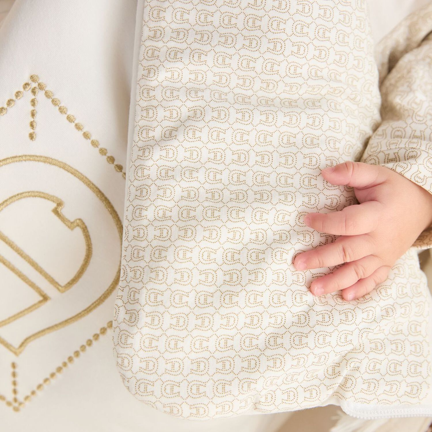 Ivory Logo Baby Nest, 1, hi-res