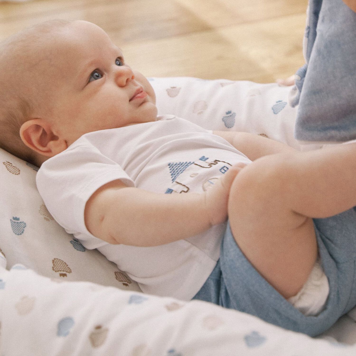 بطانية أولاد بطبعة الدب تيدي باللون الأبيض, 1, hi-res