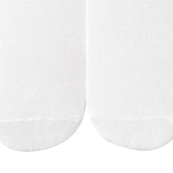 جوارب باللون بيضاء مكشكشة للبنات 