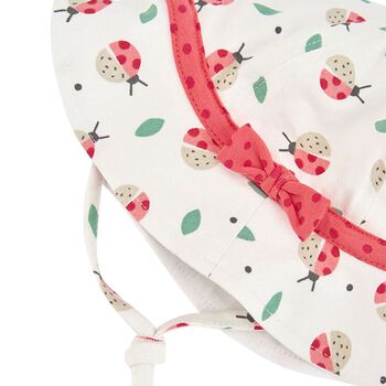 قبعة خنفساء للبنات الصغيرات باللون العاجي