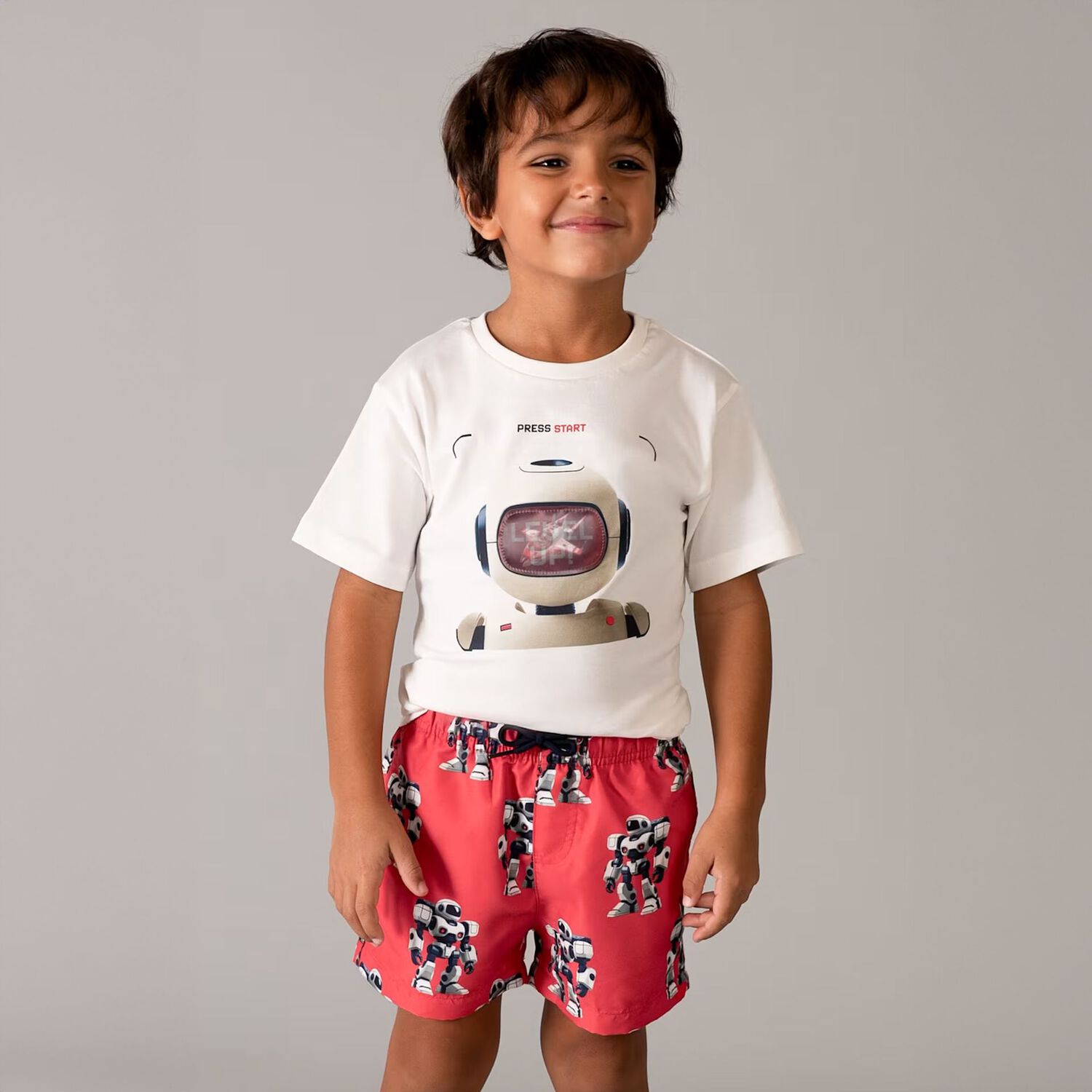 شورت سباحة للأولاد باللون الأحمر بتصميم روبوت, 2, hi-res