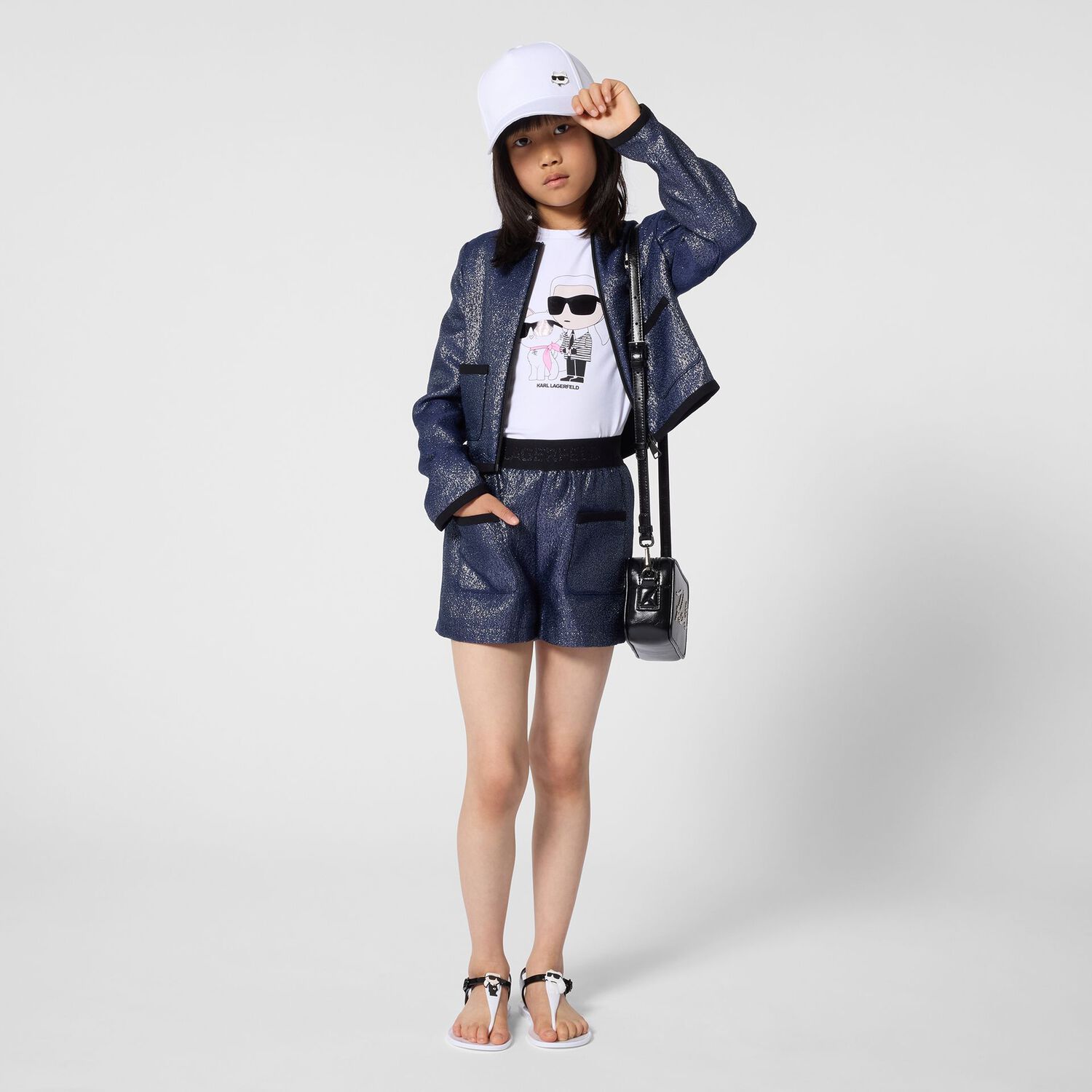 تيشيرت باللون الأبيض للبنات من إيكونيك كارل وشوبيت, 1, hi-res