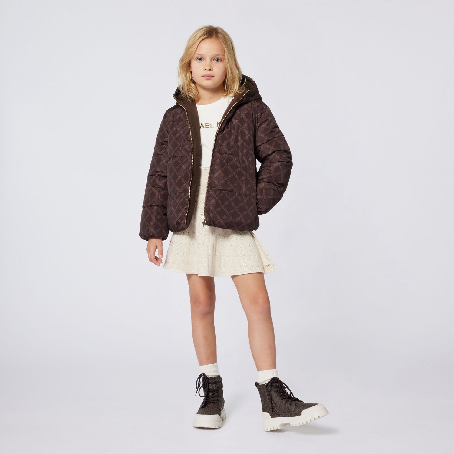 قميص باللون الأبيض بشعار للبنات, 1, hi-res