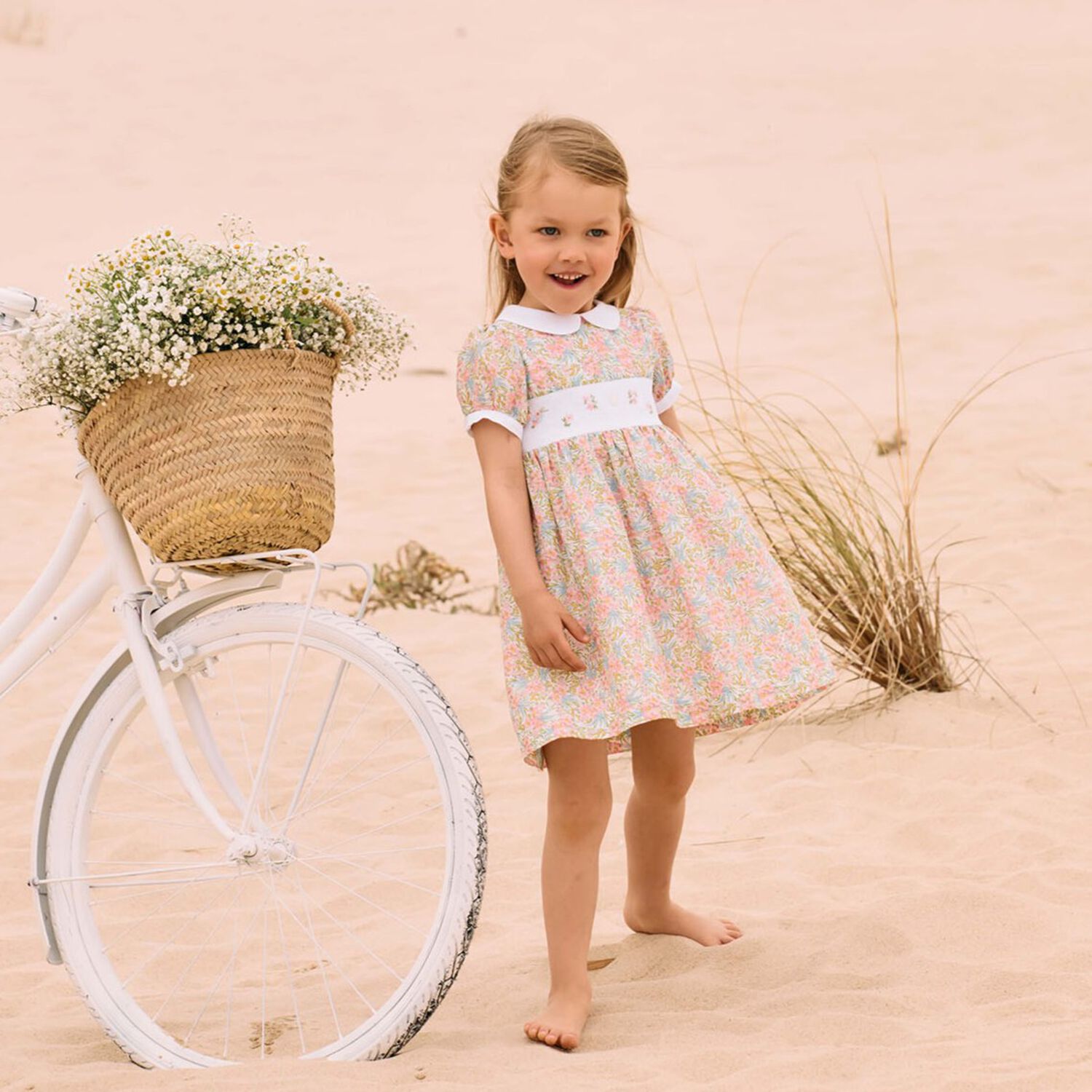 فستان بطبعة الزهور باللون الأبيض للبنات  , 1, hi-res