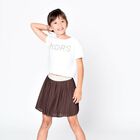 تيشيرت بالشعار باللون الأبيض للبنات, 1, hi-res