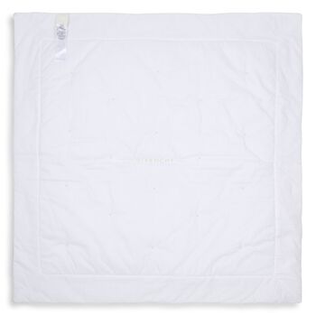 بطانية أطفال بشعار دب أبيض