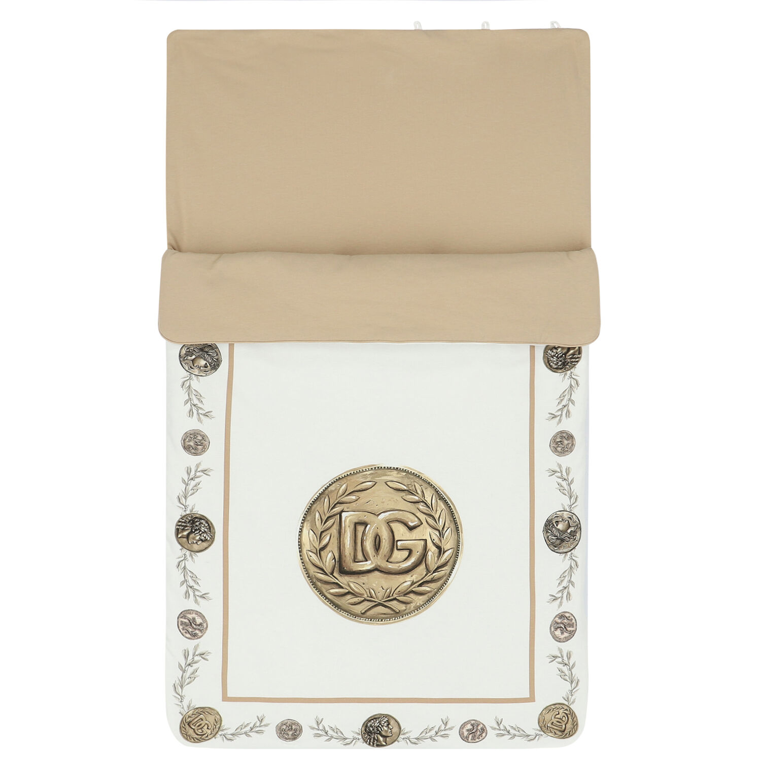 مدس بالشعار بطبعة العملات باللون الابيض والبيج, 1, hi-res image number null