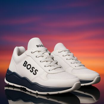 حذاء رياضي بشعار أبيض للأولاد