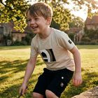 طقم شورت للأولاد باللون البيج والأسود بشعار, 1, hi-res