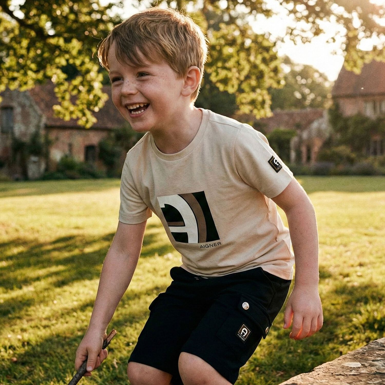 طقم شورت للأولاد باللون البيج والأسود بشعار, 1, hi-res