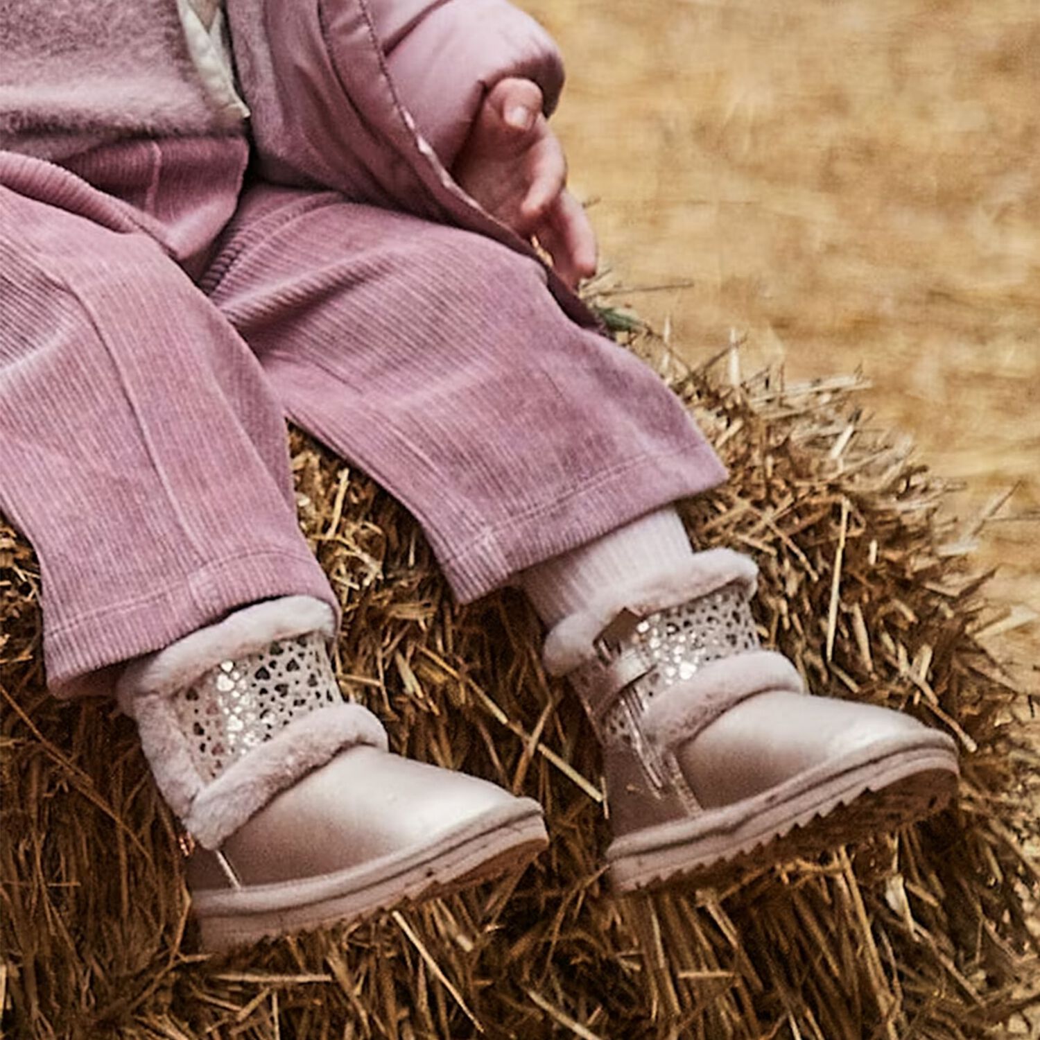 حذاء بنات باللون الذهبى الوردى جلد الصناعي  , 4, hi-res