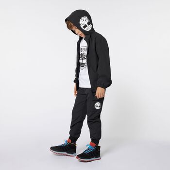 تيشيرت أولاد بالشعار باللون الأبيض