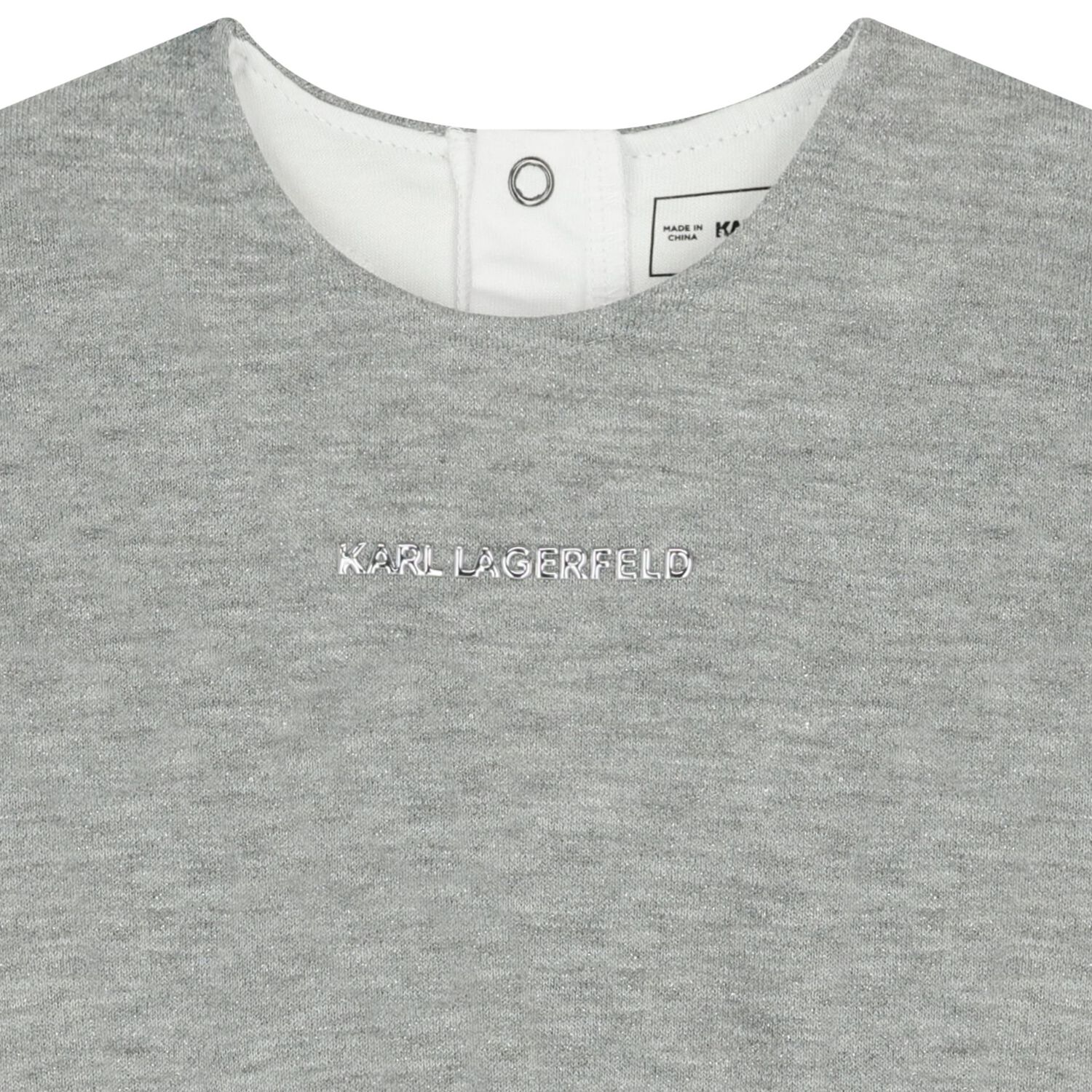 طقم تنوره بنات بالشعار باللون الابيض والرمادى , 1, hi-res