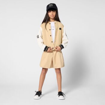 شورت بنات بالشعار باللون البيج 