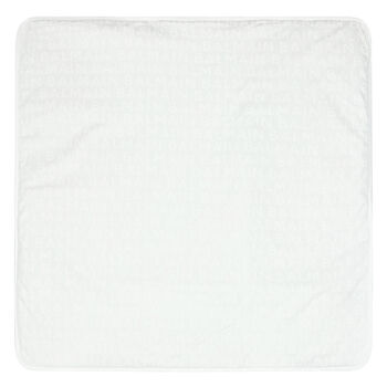 بطانية بالشعار باللون الأبيض 