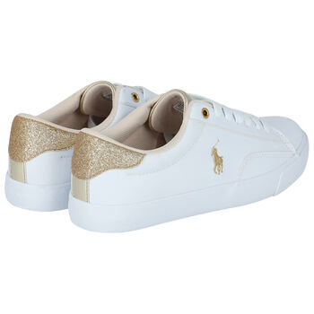 حذاء رياضي بالشعار باللون الأبيض والذهبي للبنات