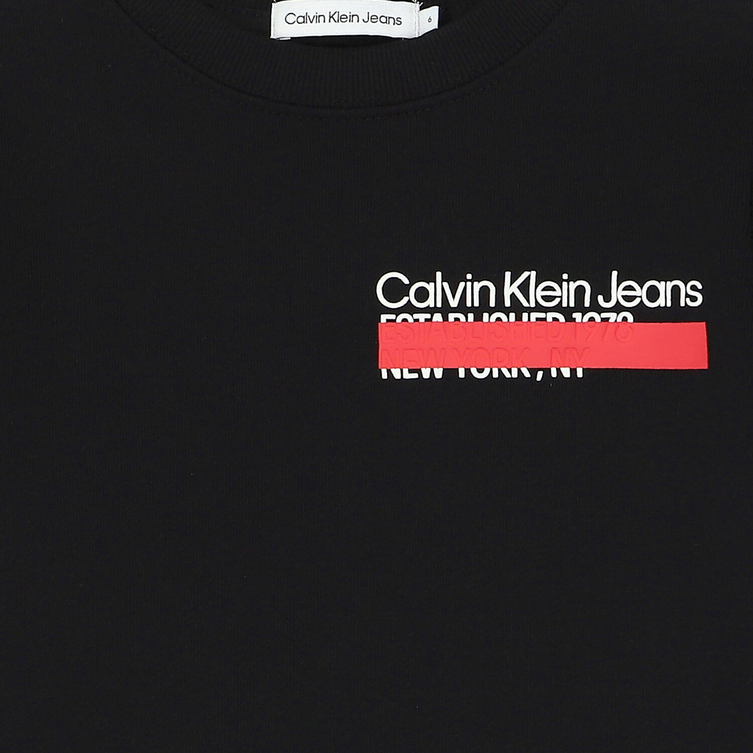 توب بأكمام أولاد بالشعار باللون الاسود, 1, hi-res