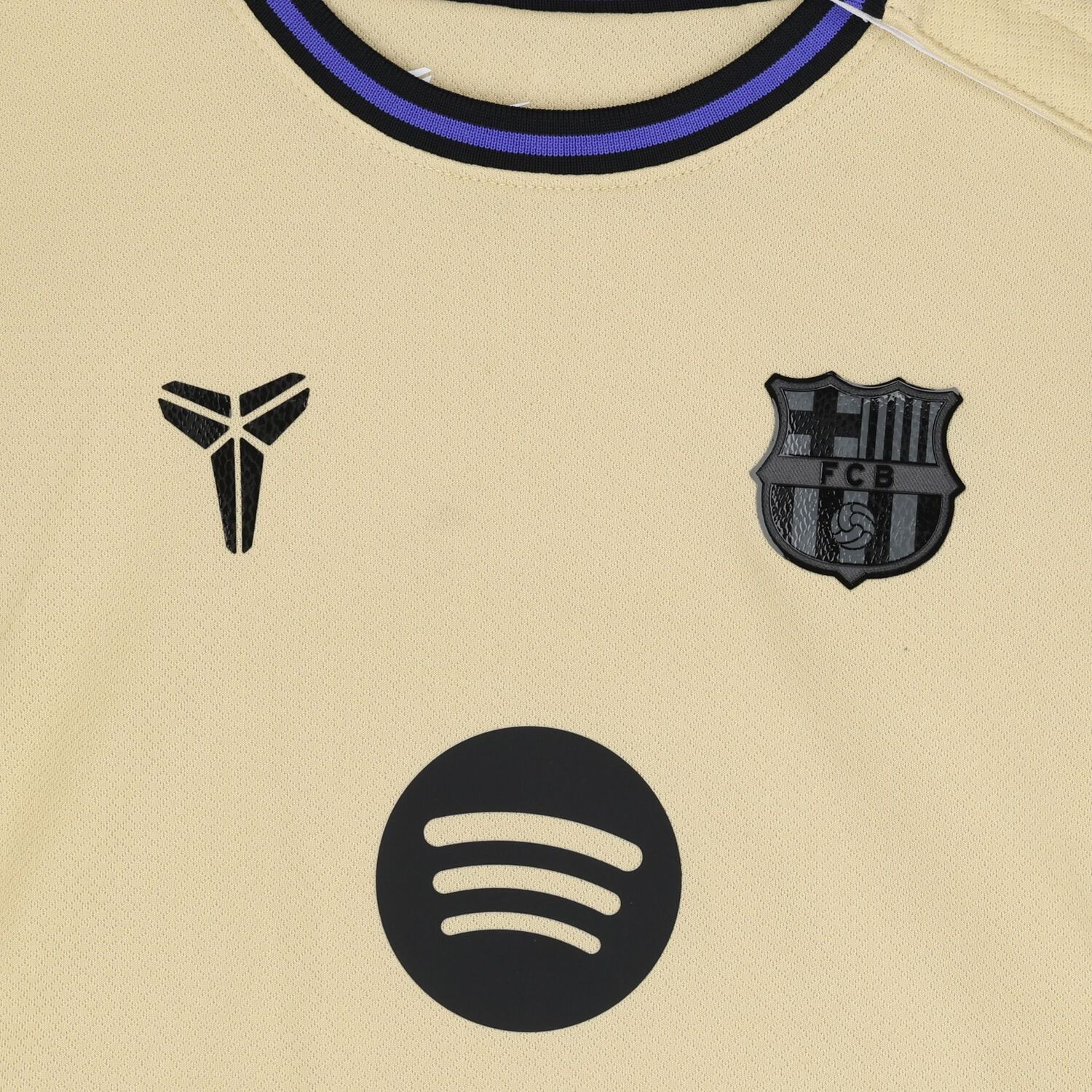 طقم شورت برشلونة باللون البيج والأسود للأولاد, 1, hi-res