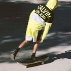 شورت بالشعار باللون الاصفر والاسود للاولاد, 1, hi-res