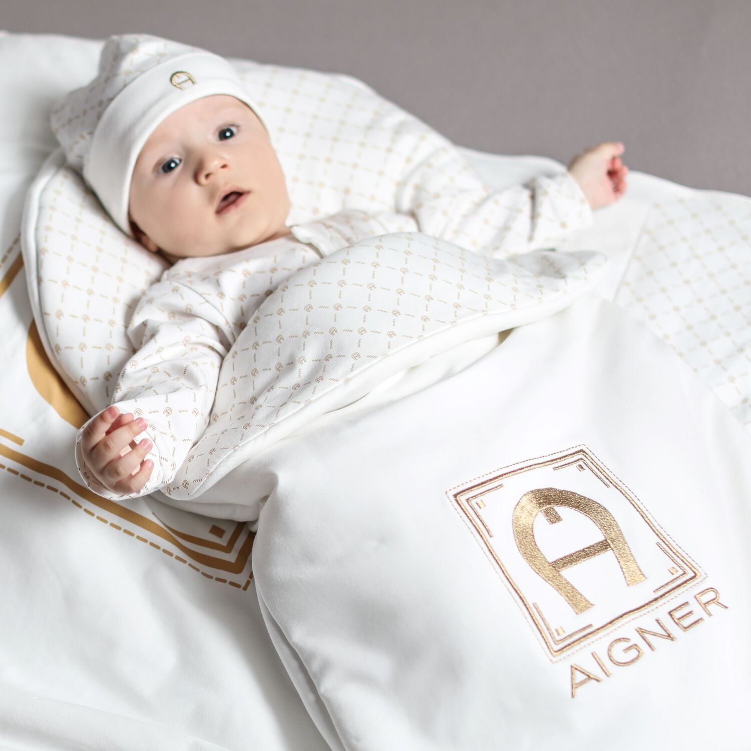 قبعة بالشعار باللون العاجى, 1, hi-res