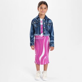 تيشيرت باللون أبيض مطرز بشعار للبنات