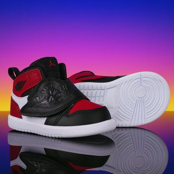 حذاء رياضي Sky Jordan 1 باللونين الأسود والأحمر والأبيض