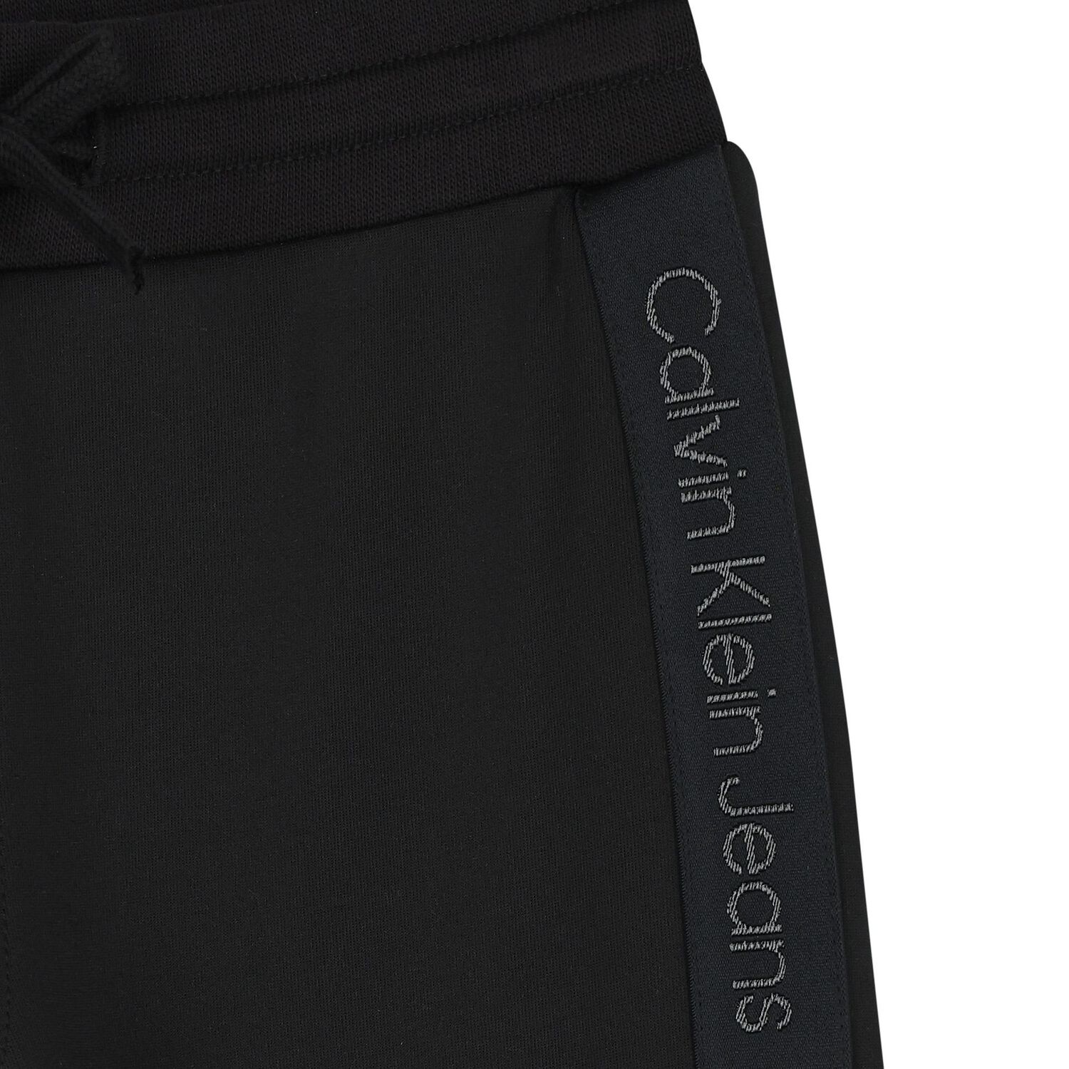 بدلة رياضية أولاد  بالشعار باللون الأسود, 1, hi-res