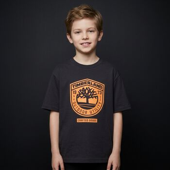 تيشيرت للأولاد بالشعار باللون الرمادي